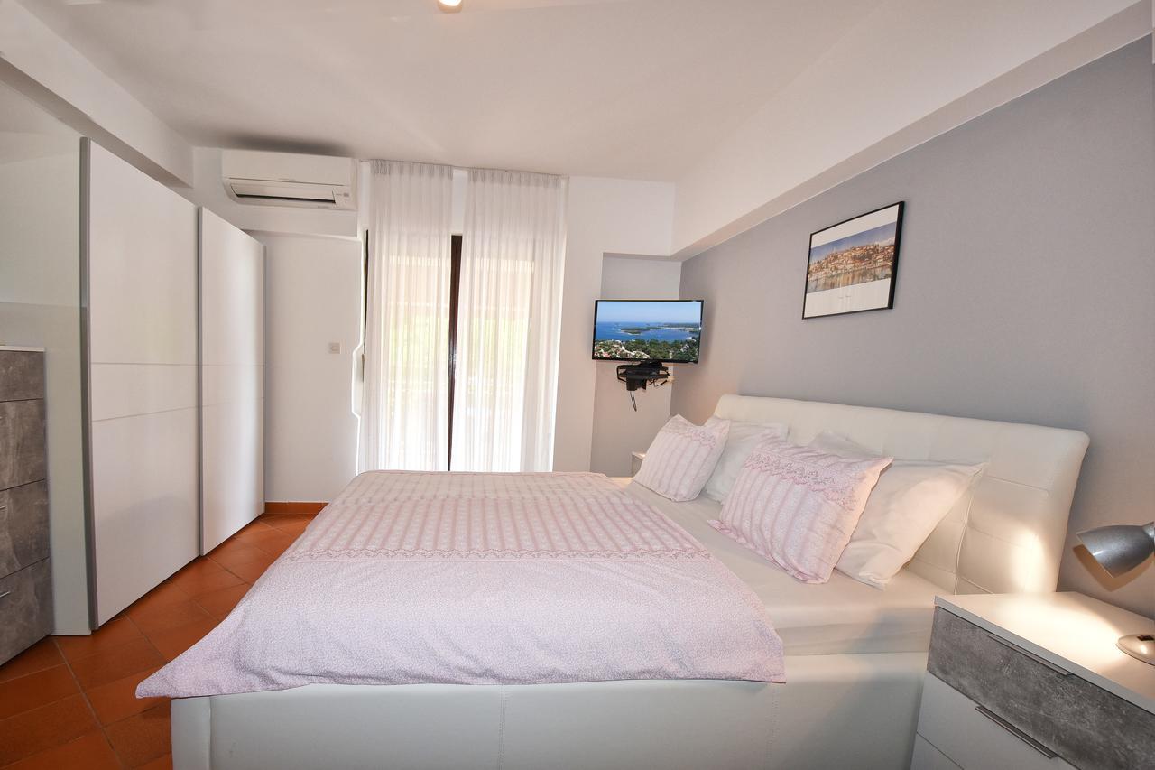 Apartment Sambris No 1 Vrsar Bagian luar foto